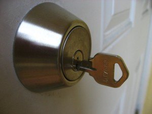 How-To-Lubricate-Sticking-Door-Lock-And-Key-007